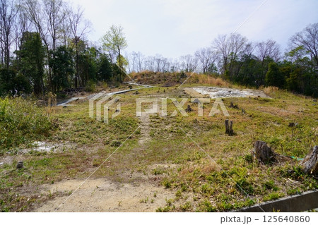 富雄丸山古墳：発掘調査後の墳丘 125640860