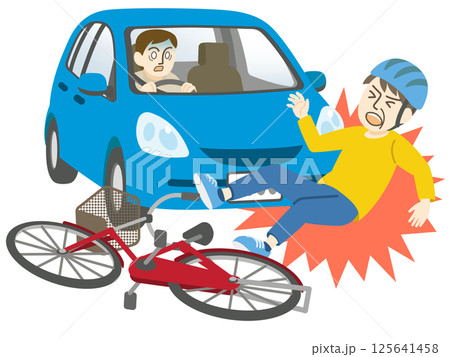 車と高齢者の自転車事故　交通事故 125641458