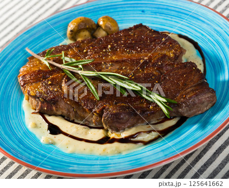 Fried beef loin with mushroom sauce Fried beef loin with mushroom sauce 125641662