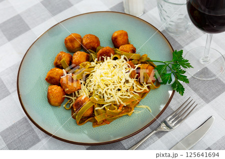 Albondigas with pasta - Spanish meatballs, with ingredients: flour, onion, garlic 125641694