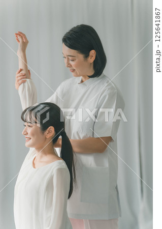 肩関節　運動療法 125641867