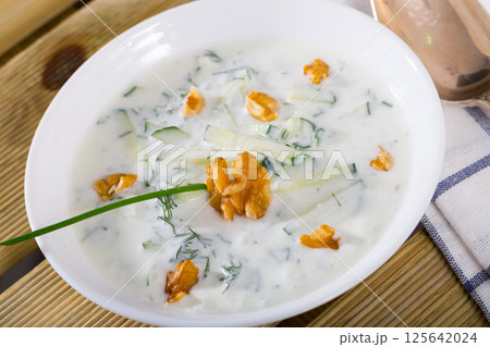 Cold vegetable soup Tarator 125642024