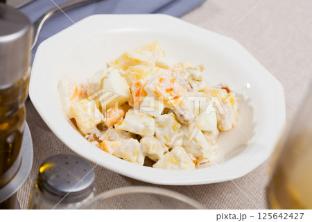 Salad with yogurt sauce 125642427