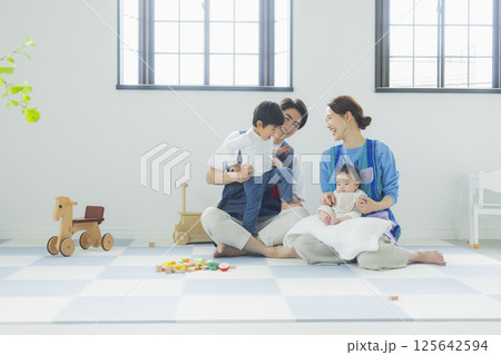 保育所と保育士　　 125642594