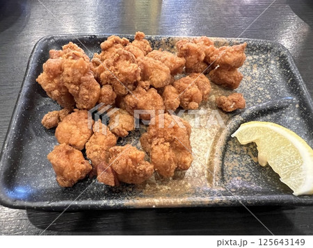 美味しそうな鳥軟骨のから揚げ 美味しそうな鳥軟骨のから揚げ 125643149