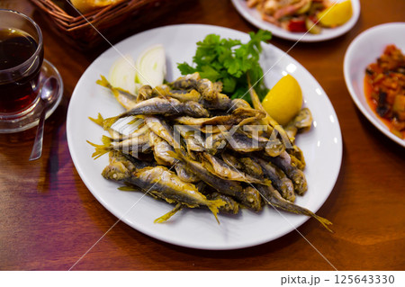 Delicious fried red mullet fish with parsley and lemon 125643330