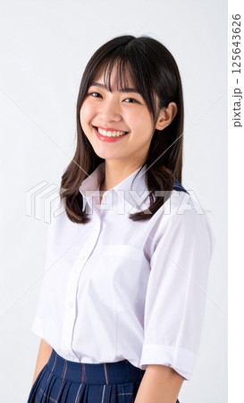 振り向く女子高生 125643626