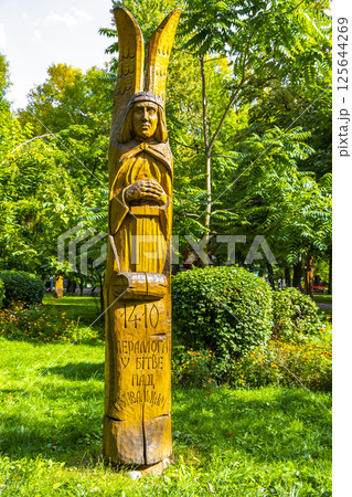 Brest City Park nature carved wooden figure sculpture statue Belarus. 125644269