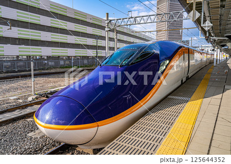 山形駅のE8系 125644352