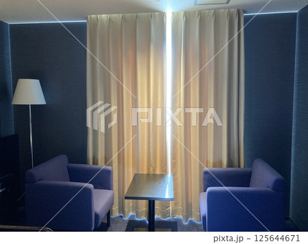 青い部屋 125644671