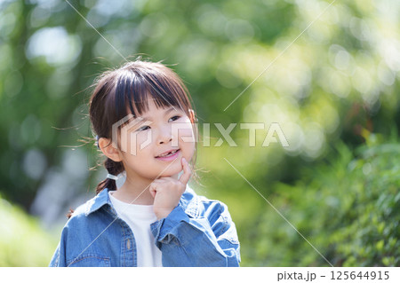 考える子供 考える子供 125644915
