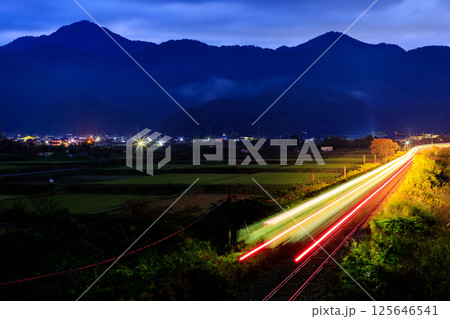 光の帯になった播但線（長秒露光） 125646541