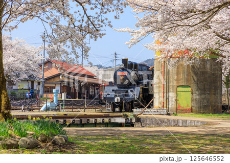 若桜駅にある珍しいもの、機関車、給水塔、転車台 若桜駅にある珍しいもの、機関車、給水塔、転車台 125646552