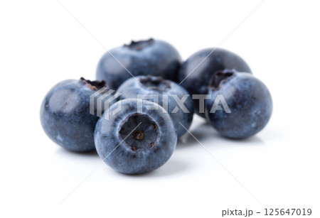 Group of raw blueberries isolated on white surface in natural light, promoting fresh vegan organic ingredients for food design or healthy products Group of raw blueberries isolated on white surface in natural light, promoting fresh vegan organic ingredients for food design or healthy products 125647019