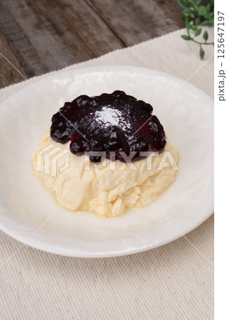 高タンパクなギリシャヨーグルトを使ったケーキ 高タンパクなギリシャヨーグルトを使ったケーキ 125647197
