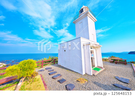 春の大須崎灯台 125648153