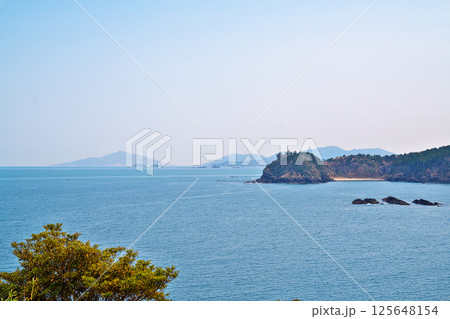 大須崎灯台から金華山をのぞむ 125648154