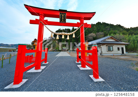 春の釣石神社 125648158