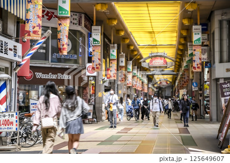 東京都大田区の都市風景　蒲田駅　サンライズショッピングモール 125649607