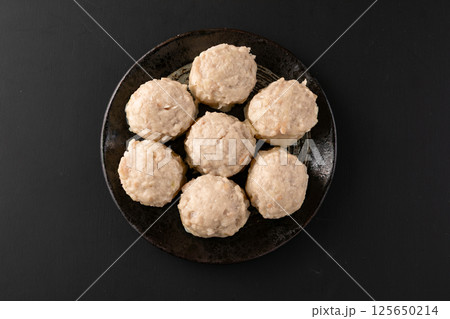 鶏焼売　黒背景 125650214