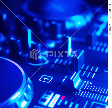DJ mixing desk turntable 125650351