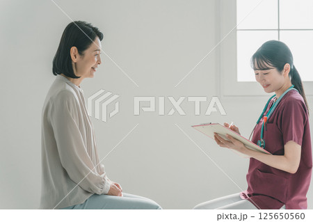 医療従事者　問診 125650560
