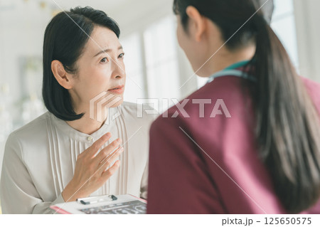 50代女性患者 50代女性患者 125650575