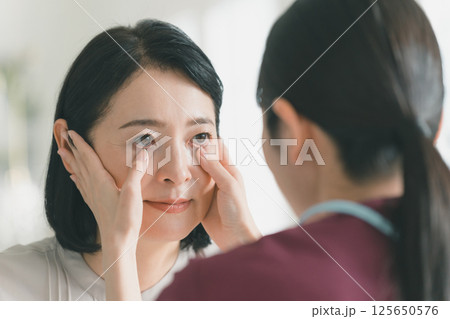 50代女性患者 125650576