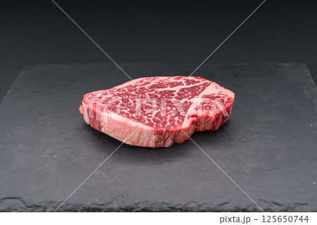 黒毛和牛　ヒレステーキ　皿盛り 125650744