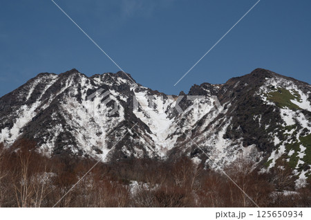 4月の那須岳登山道からの風景 4月の那須岳登山道からの風景 125650934