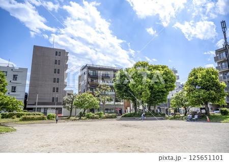 東京都大田区西蒲田の都市風景　西蒲田公園 125651101
