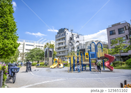 東京都大田区西蒲田の都市風景　西蒲田公園 125651102