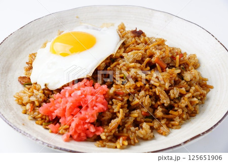 目玉焼きとそばめし 目玉焼きとそばめし 125651906