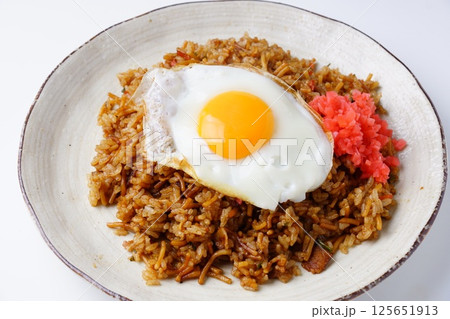 目玉焼きとそばめし 125651913