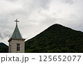 山に囲まれた教会 125652077