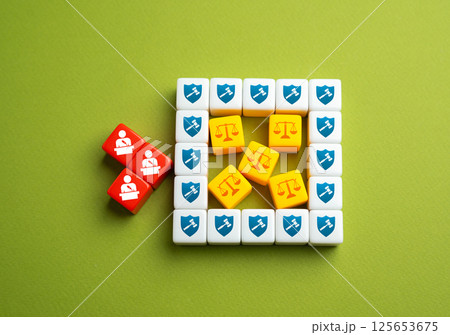 Attempts by politicians to interfere with state institutions and independent courts. Power struggle undermines legal fairness. 125653675