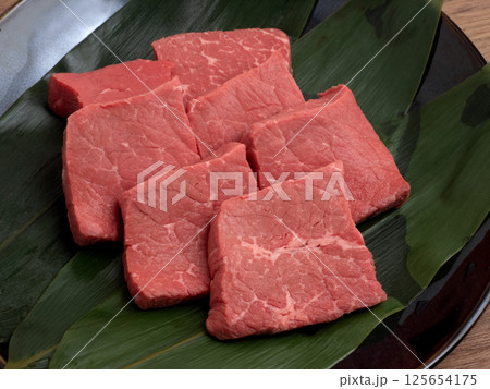 黒毛和牛のカットステーキ　モモ肉 125654175