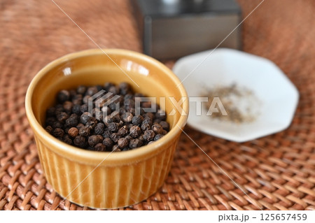 ブラックペッパー ブラックペッパー 125657459