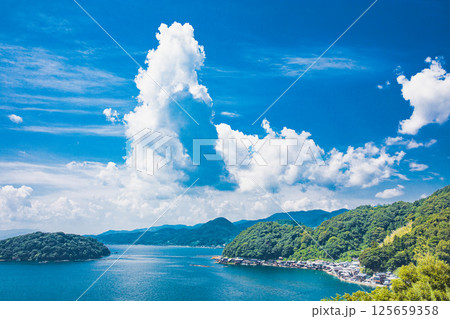 夏の伊根の入道雲 夏の伊根の入道雲 125659358