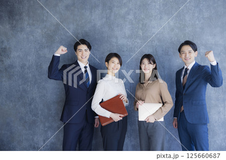 4人のビジネスパーソン 4人のビジネスパーソン 125660687