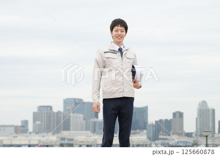 作業服の男性 125660878