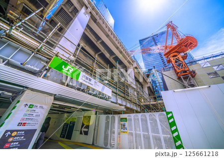 日本の東京都市景観5月西口…新たに設けられた渋谷駅西口の出入口新通路…奥は山手線ホーム 日本の東京都市景観5月西口…新たに設けられた渋谷駅西口の出入口新通路…奥は山手線ホーム 125661218