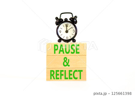 Pause and reflect symbol. Concept words Pause and reflect on beautiful block. Black alarm clock. Beautiful white background. Business motivational lifestyle pause and reflect concept. Copy space. 125661398