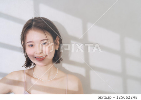 若い女性のヘアスタイルイメージ　　 125662248