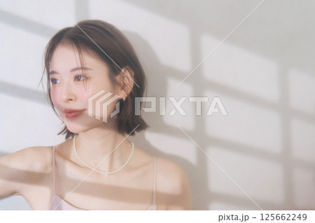 若い女性のヘアスタイルイメージ　　 125662249