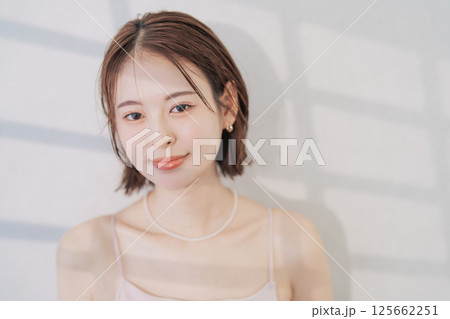 若い女性のヘアスタイルイメージ 若い女性のヘアスタイルイメージ 125662251