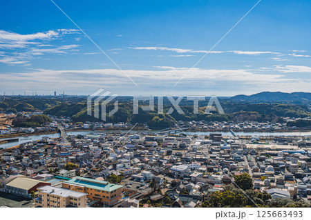 浜松市の細江公園から見た街並みと都田川(静岡県) 浜松市の細江公園から見た街並みと都田川(静岡県) 125663493