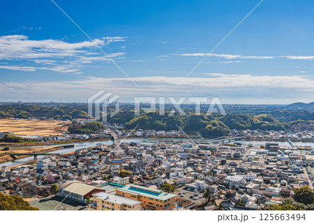 浜松市の細江公園から見た街並みと都田川(静岡県) 浜松市の細江公園から見た街並みと都田川(静岡県) 125663494