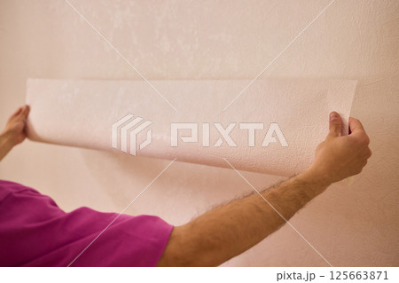 Approaching the Task of Applying Wallpaper with Care for a Beautiful and Stunning Interior 125663871