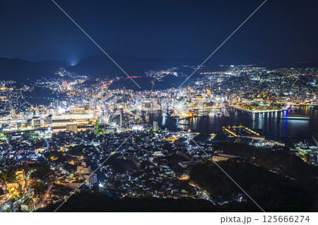日本三大夜景の稲佐山から望む長崎の夜景 日本三大夜景の稲佐山から望む長崎の夜景 125666274